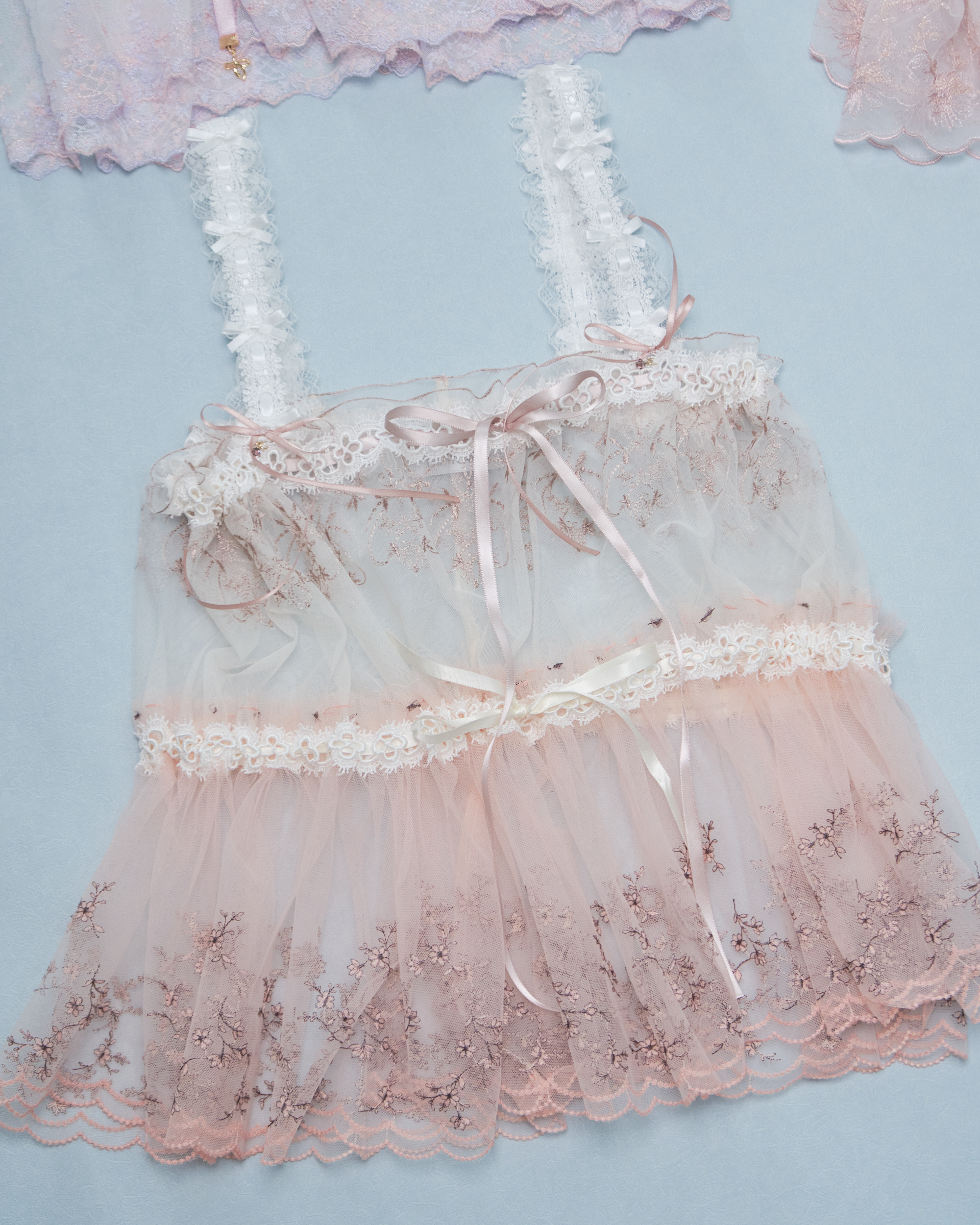 11298 Suitable For All Seasons Classic Laced Top