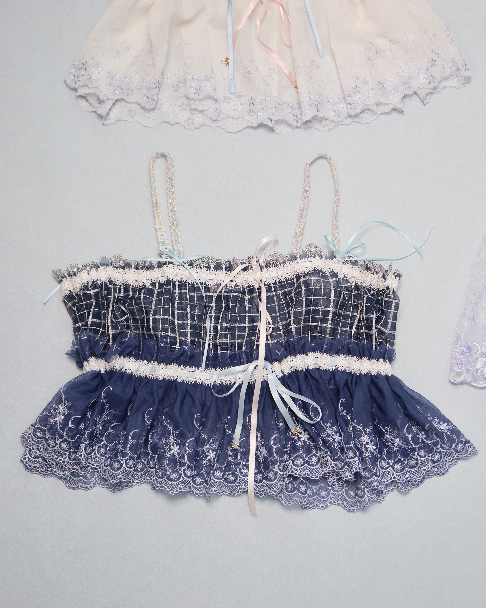 11301 Suitable For All Seasons Classic Laced Top