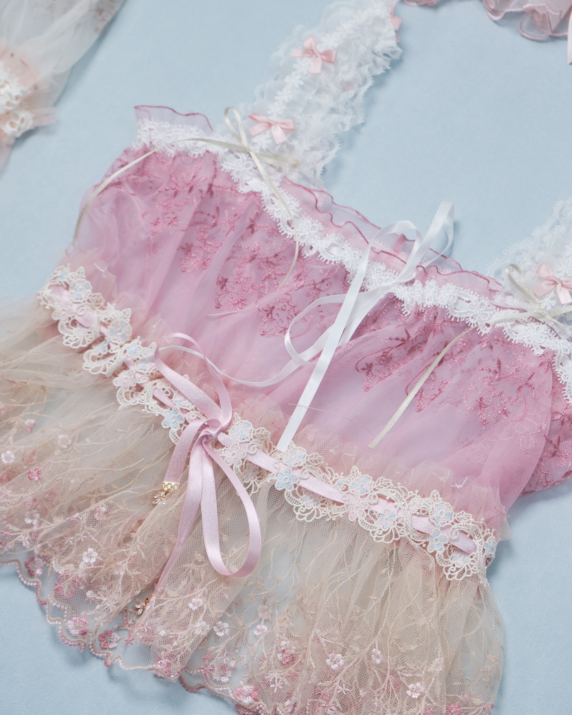 11299 Suitable For All Seasons Classic Laced Top