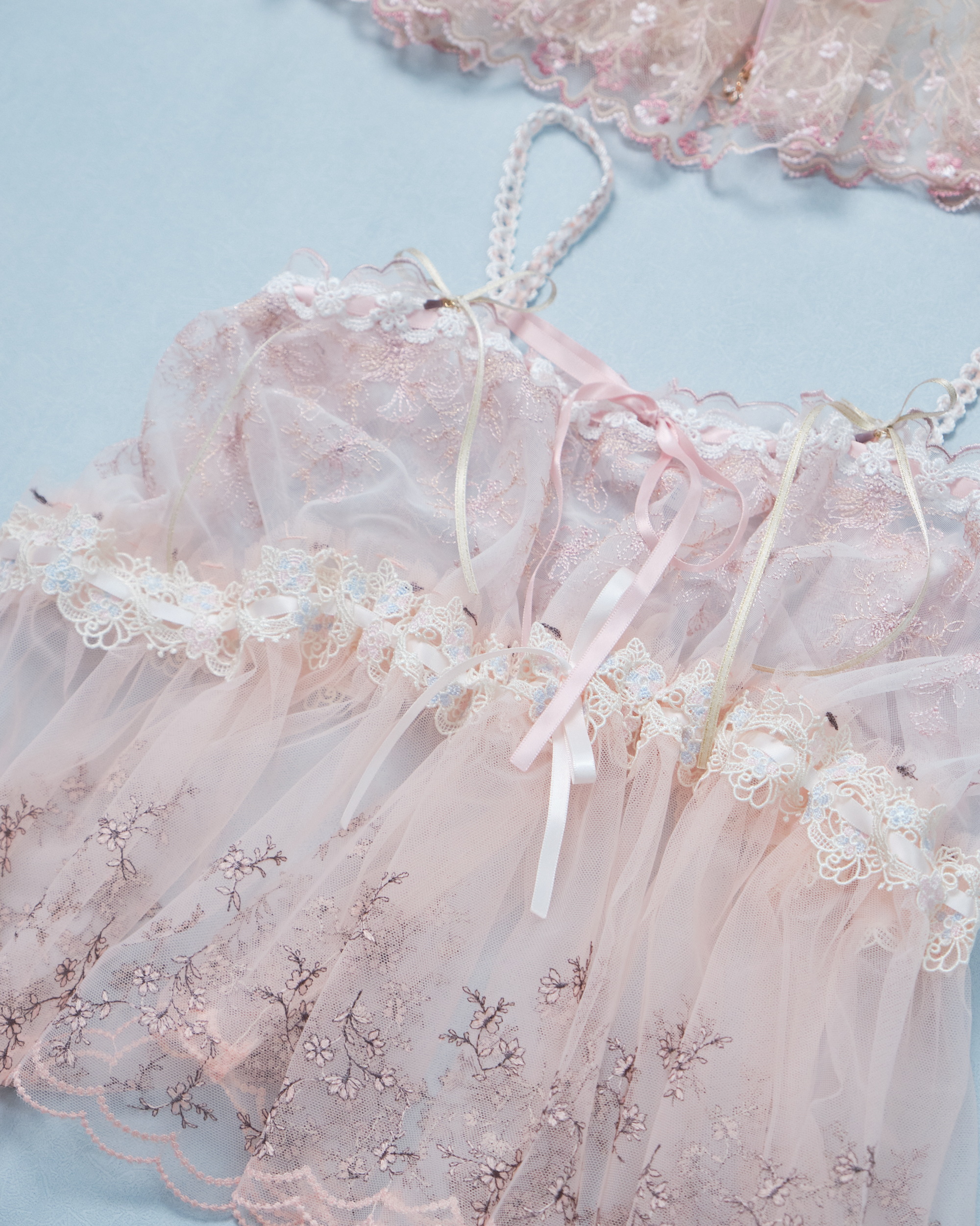 11300 Suitable For All Seasons Classic Laced Top