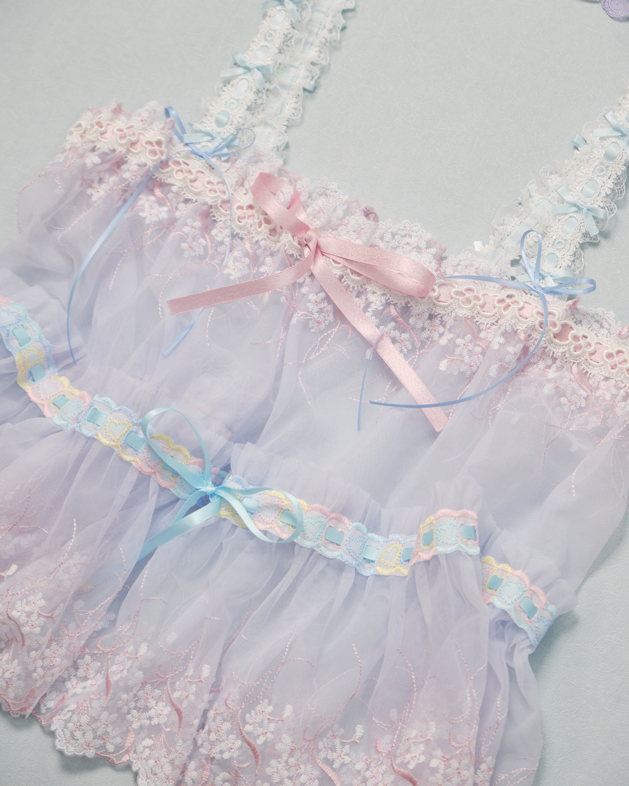 11305 Suitable For All Seasons Classic Laced Top