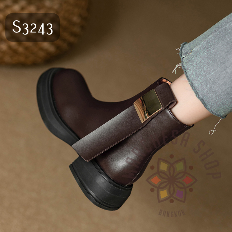 S3243 - 牛皮金屬裝飾圓頭短靴