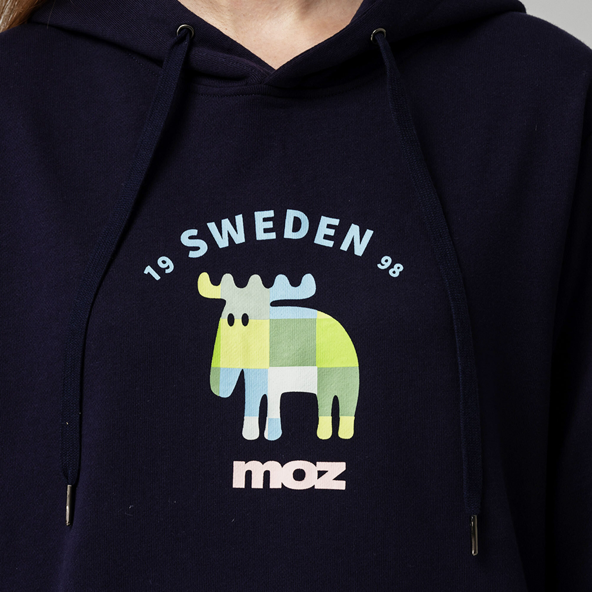 moz瑞典 環形格紋駝鹿 100%純棉 帽T-深藍(亞洲版) 女款