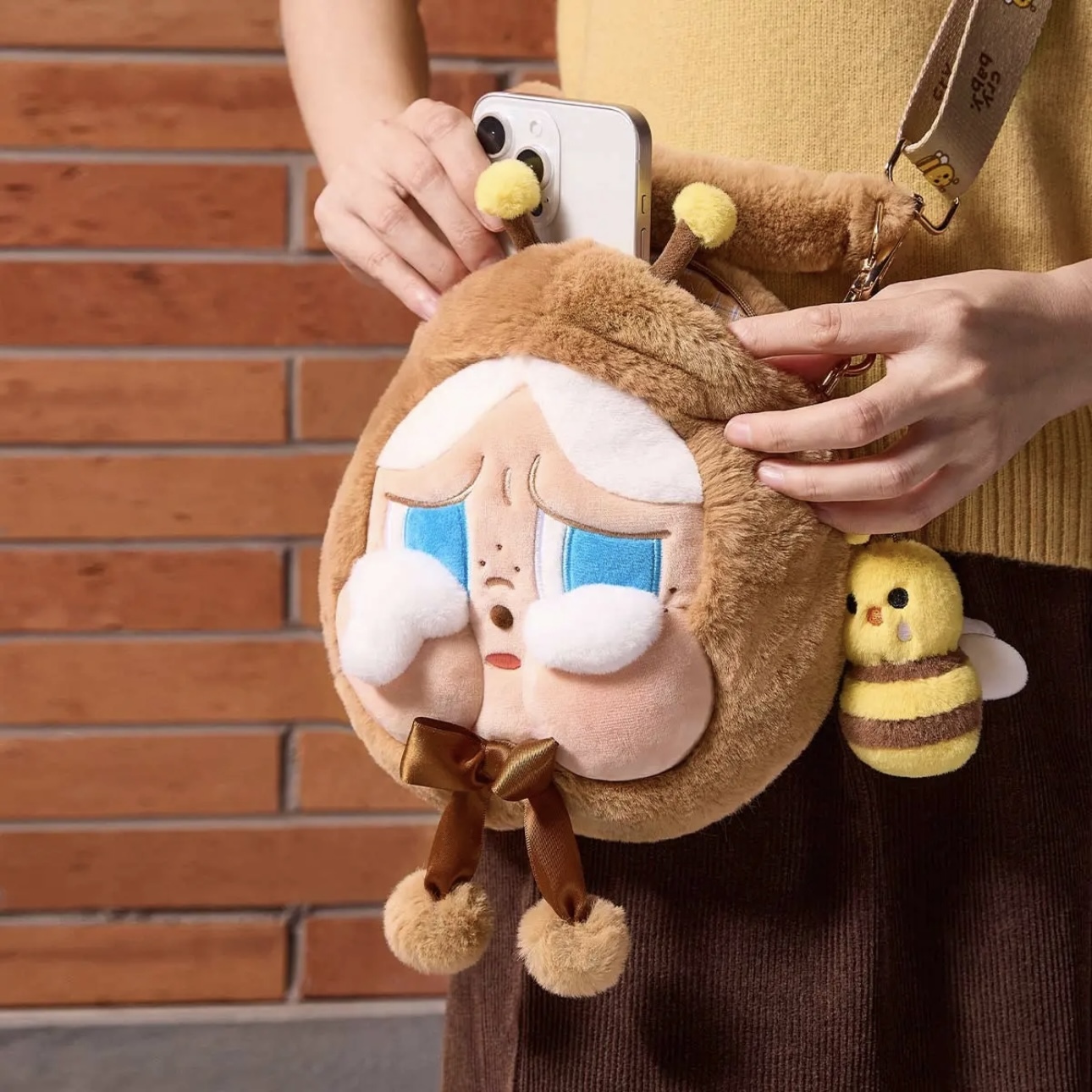 POPMART泡泡瑪特 CRY BABY眼淚工廠 大頭包 哭哭蜜蜂