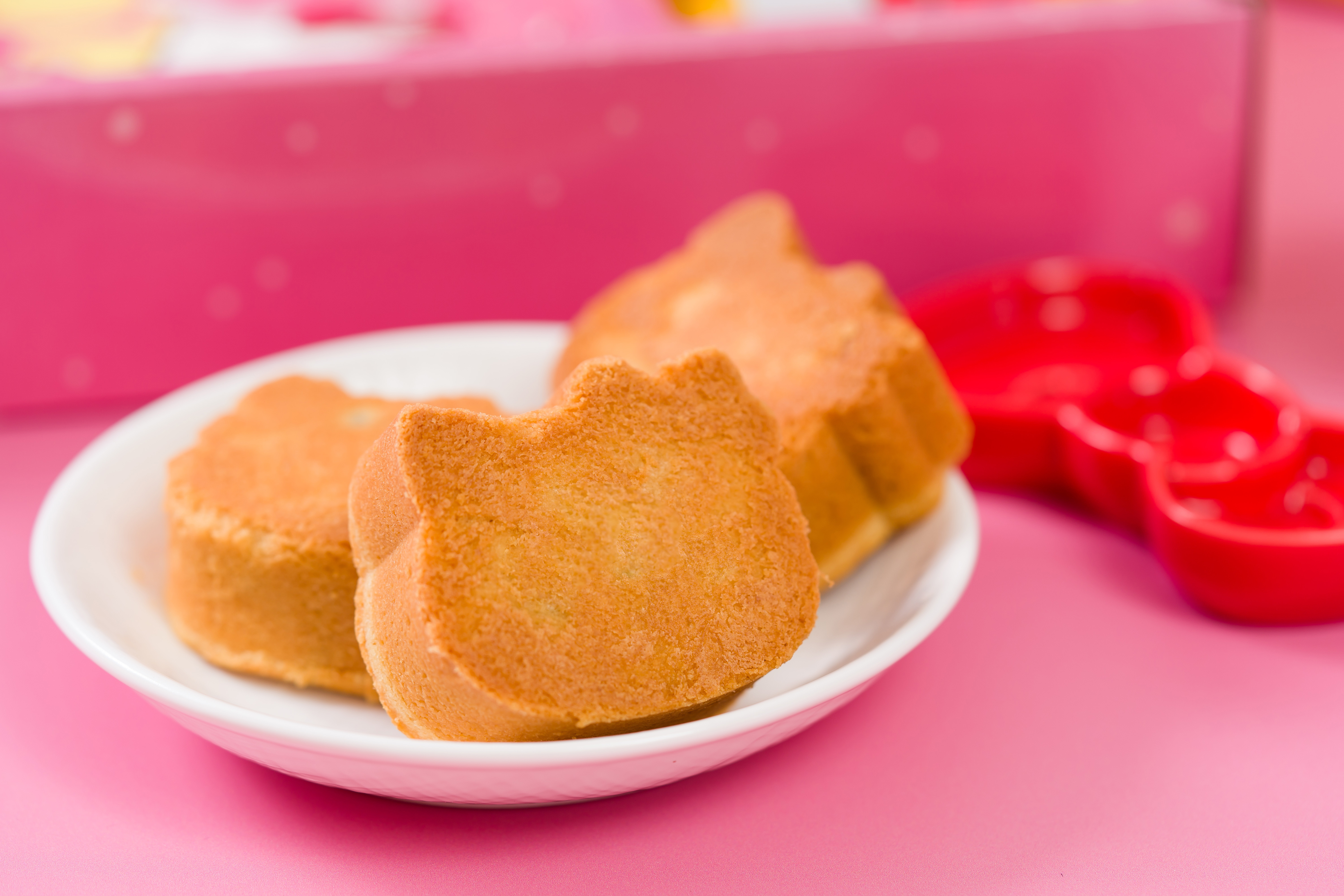 希少 レア Sanrio サンリオ キティ 根付 機場限定 台湾 鳳梨酥 ハローキティ50周年記念グッズ「サンリオ台湾限定」日本から