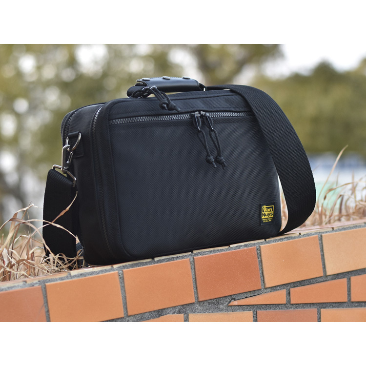VanNuys E267 Shoulder Bags (Black)