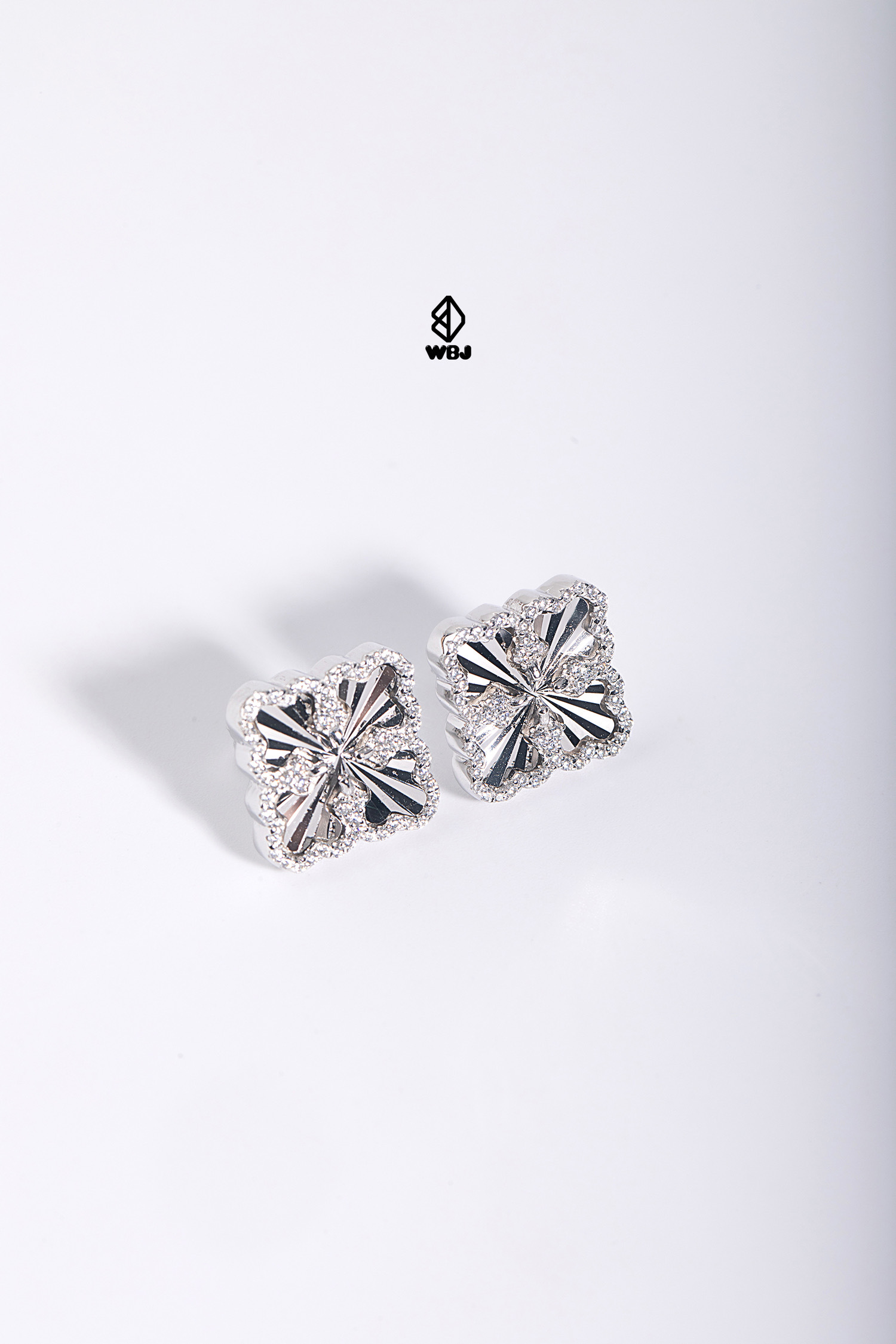 四葉草｜放射紋花蕾耳釘