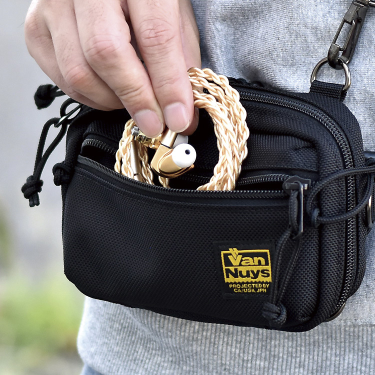 VanNuys E492 Shoulder Bags (Black)