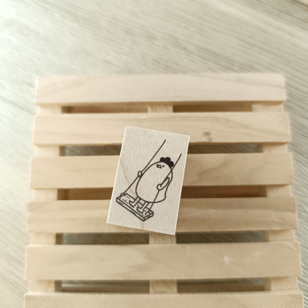 日本YUN．雞媽媽-盪鞦韆 2x3cm原創櫸木印章