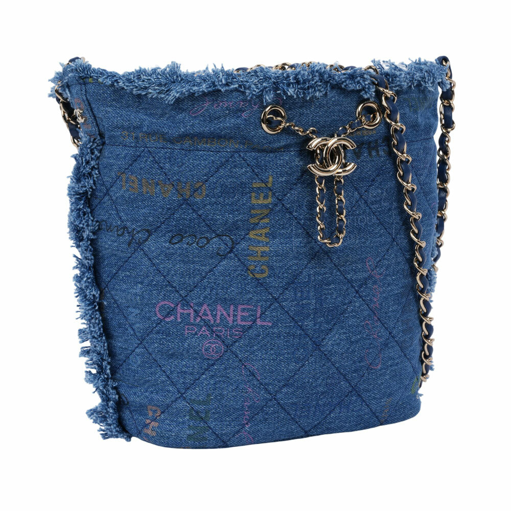 【CHANEL】淡金色CC Logo 塗鴉單寧布水桶包(牛仔藍)AS3027 B07543