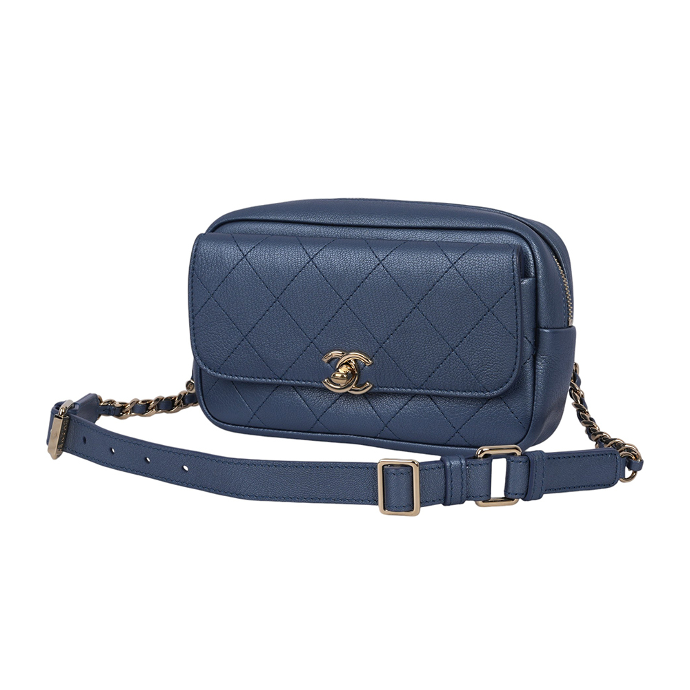 【CHANEL】金釦菱格紋牛皮相機腰包(珠光藍)CH18000010
