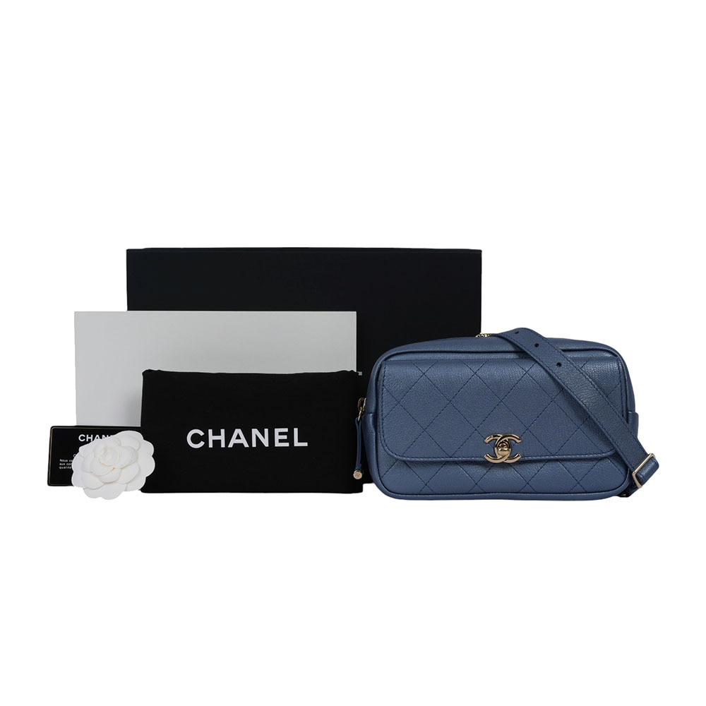 【CHANEL】金釦菱格紋牛皮相機腰包(珠光藍)CH18000010