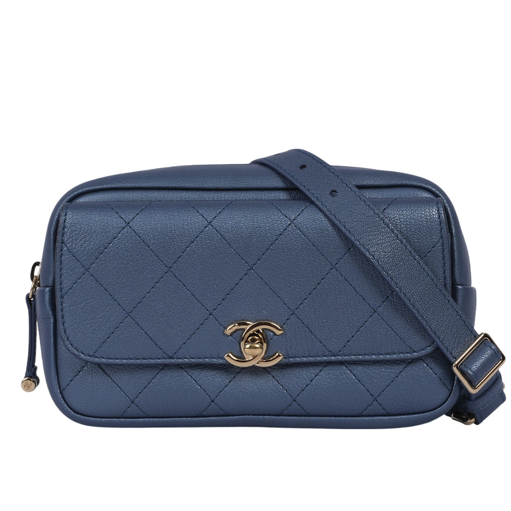 【CHANEL】金釦菱格紋牛皮相機腰包(珠光藍)CH18000010