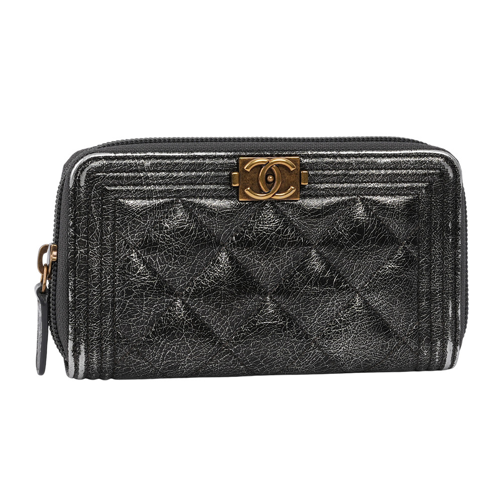 【CHANEL】Boy Chanel 金釦仿舊羊皮ㄇ形拉鍊中夾(銀色)CH22000032