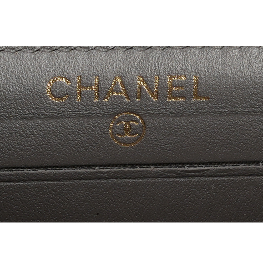 【CHANEL】Boy Chanel 金釦仿舊羊皮ㄇ形拉鍊中夾(銀色)CH22000032