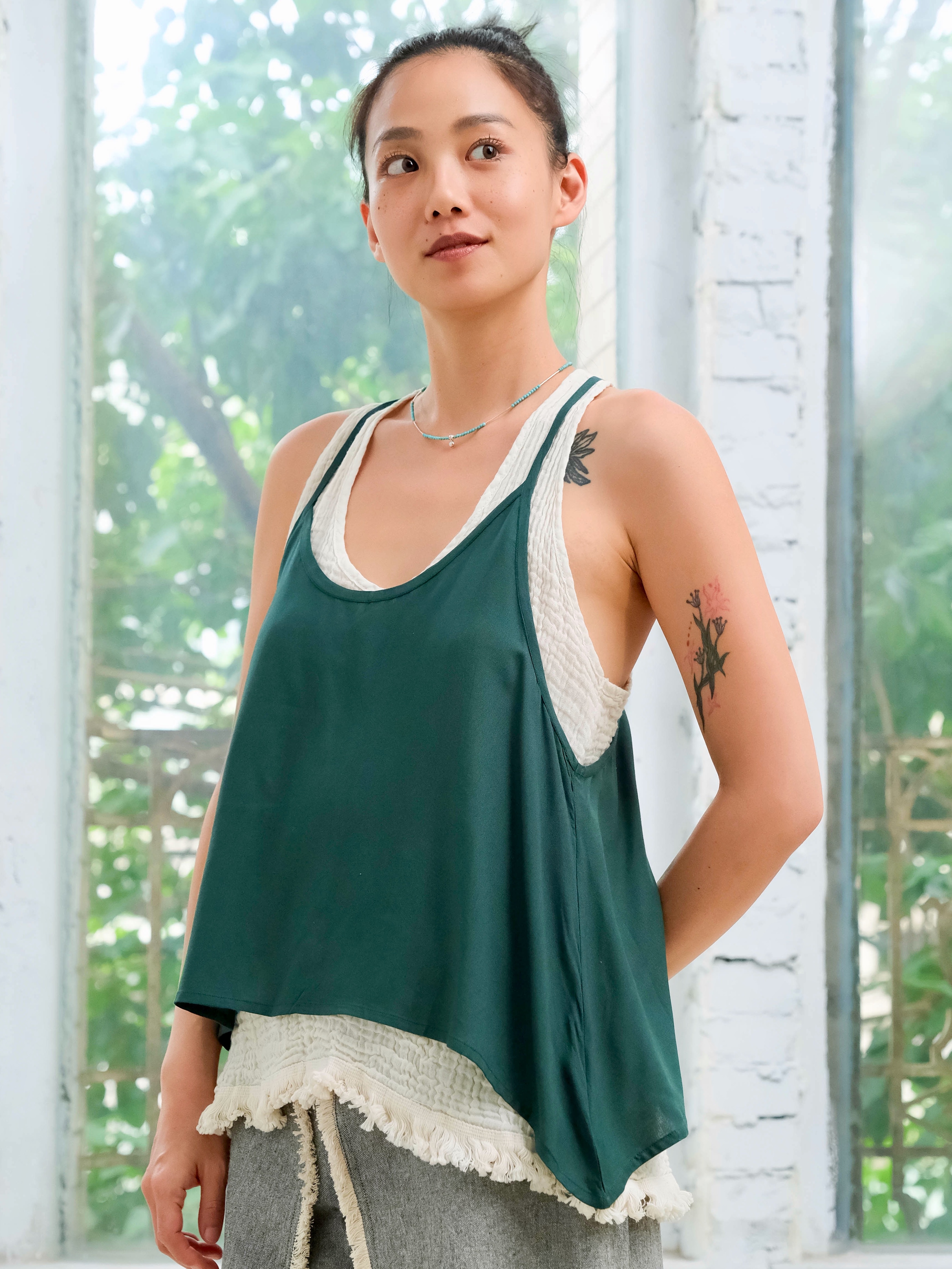 Y背細肩帶上衣 / 嫘縈 翠綠