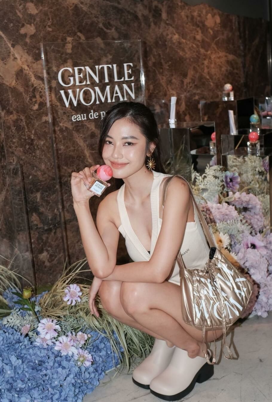 Gentle Woman Dumpling Bag(Golden Champagne)