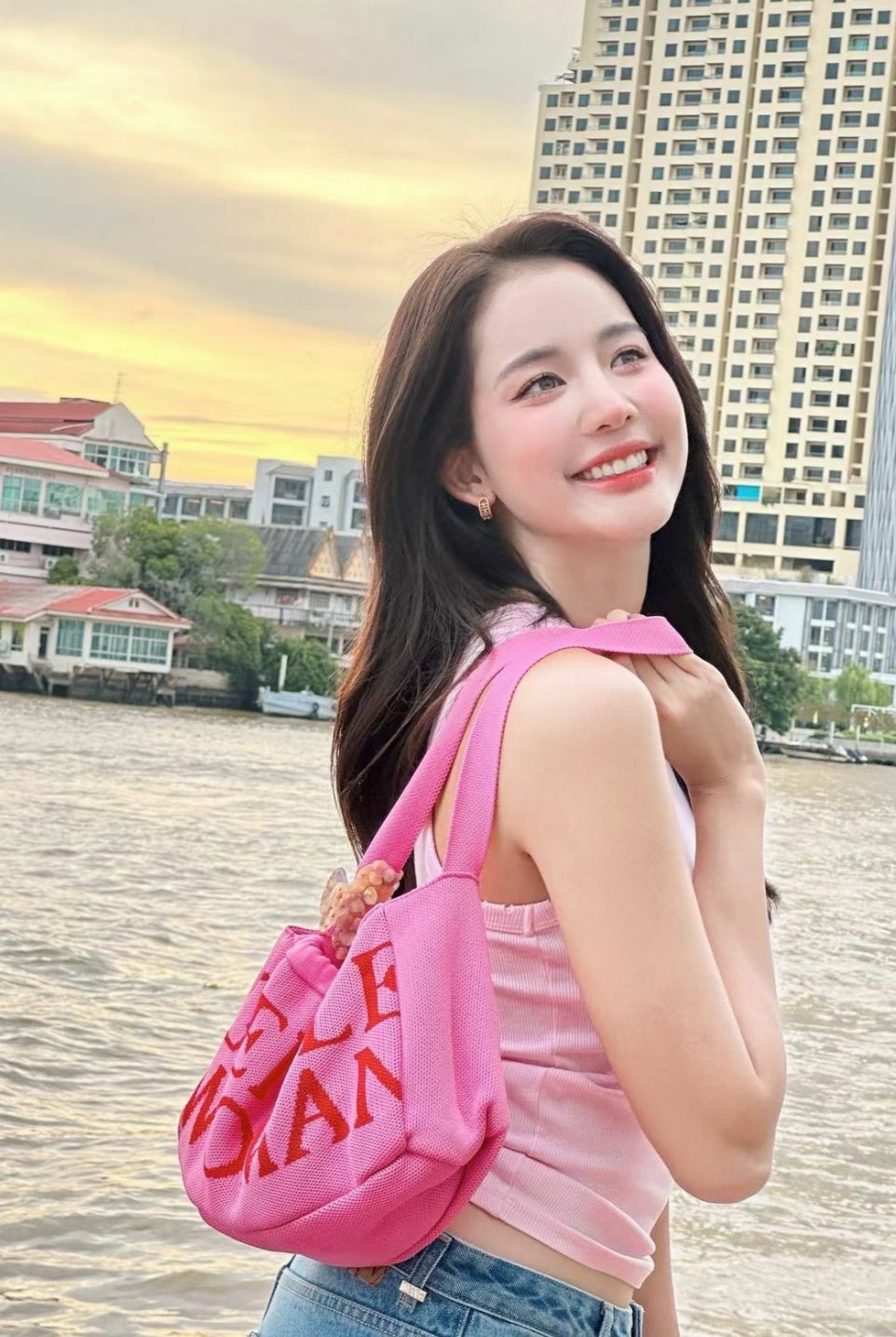 Gentle Woman Knit Dumpling Bag( Strawberry Sun Kiss)