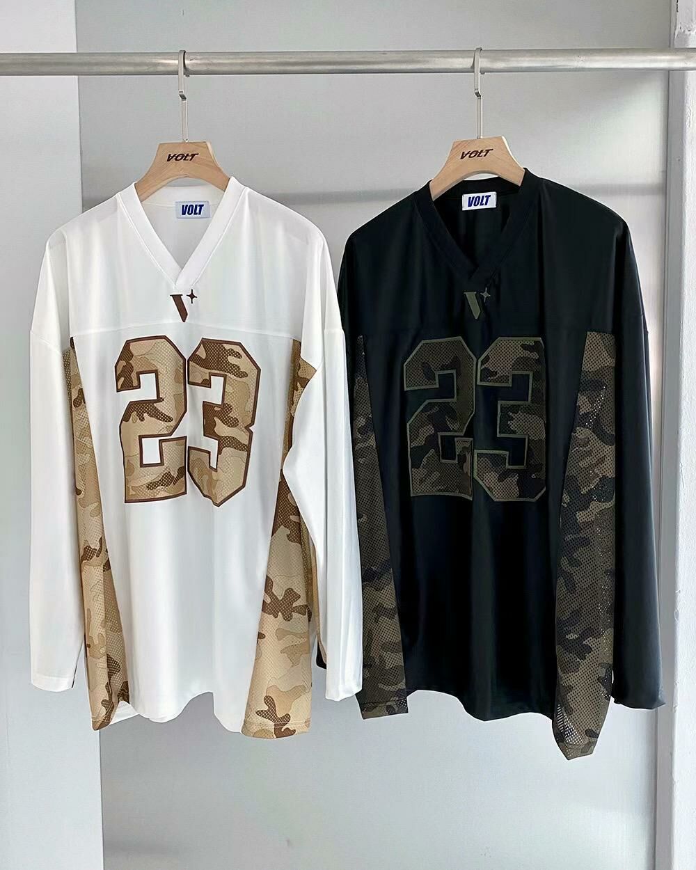 迷彩V領數字圖案長袖衫 VOLT-066T