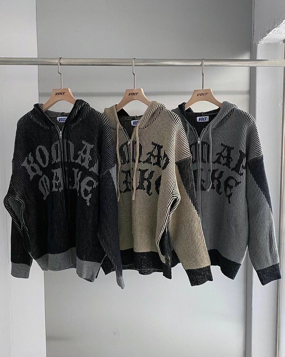 英文字連帽拉鍊針織外套 VOLT-073JK