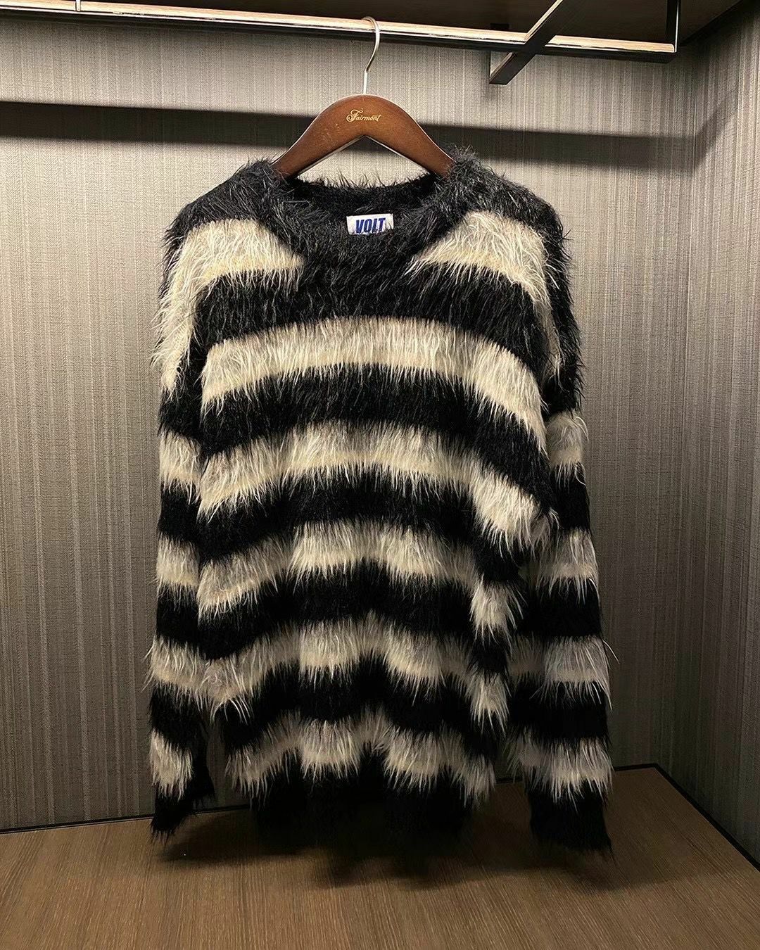 圓領橫間毛毛針織衫 VOLT-075T