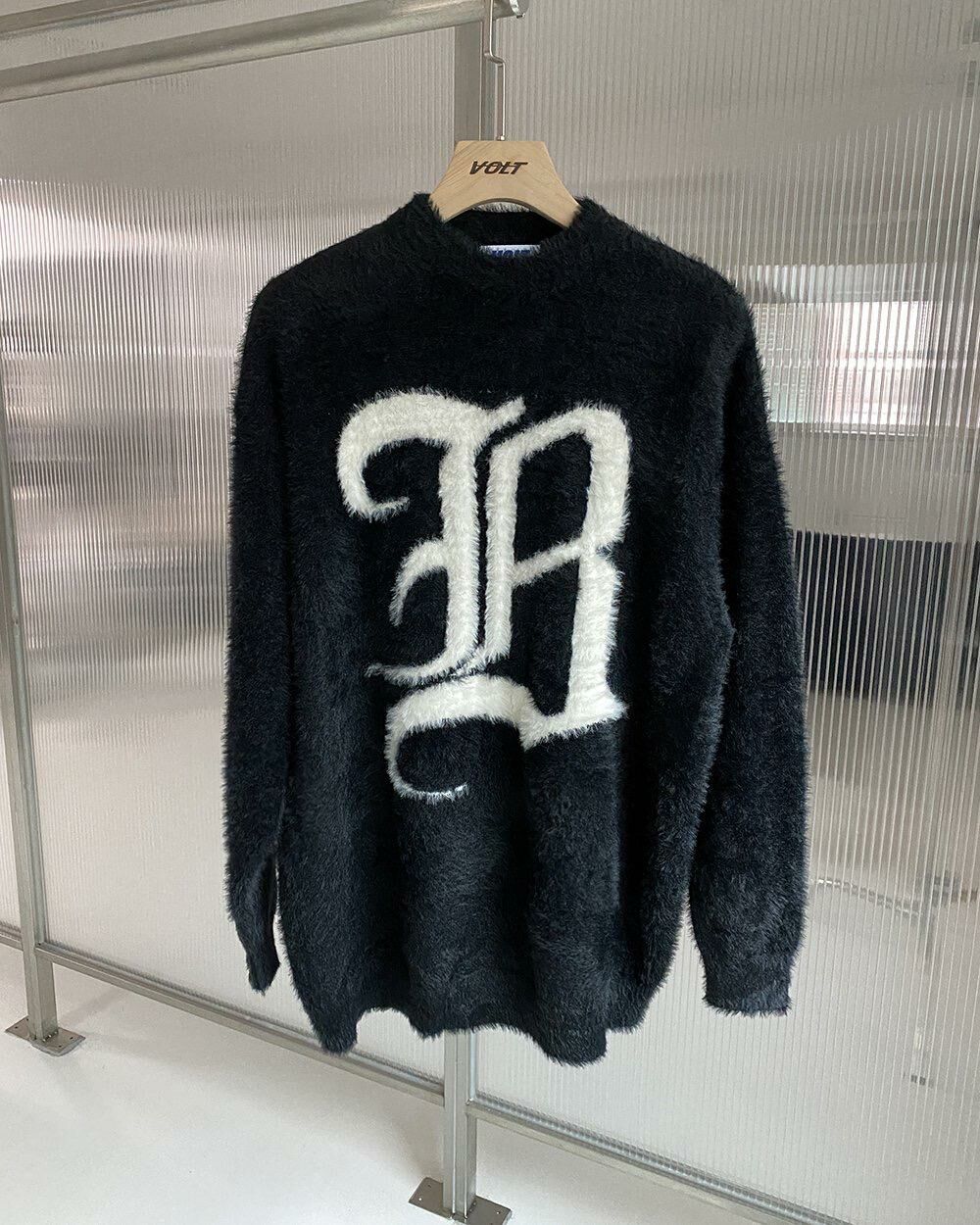 圓領英文字毛毛針織衫 VOLT-076T