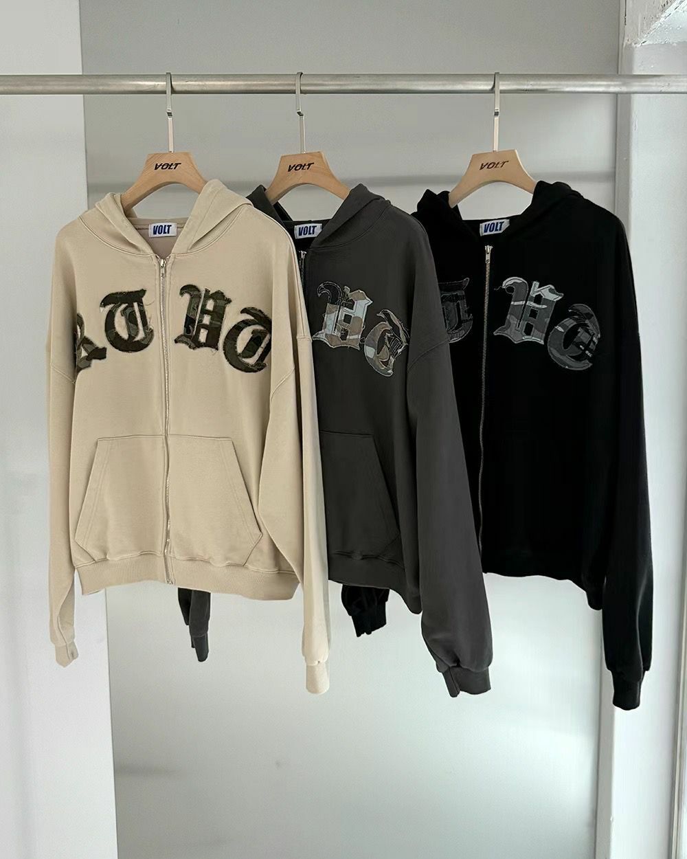 英文連帽拉鍊外套 VOLT-078JK