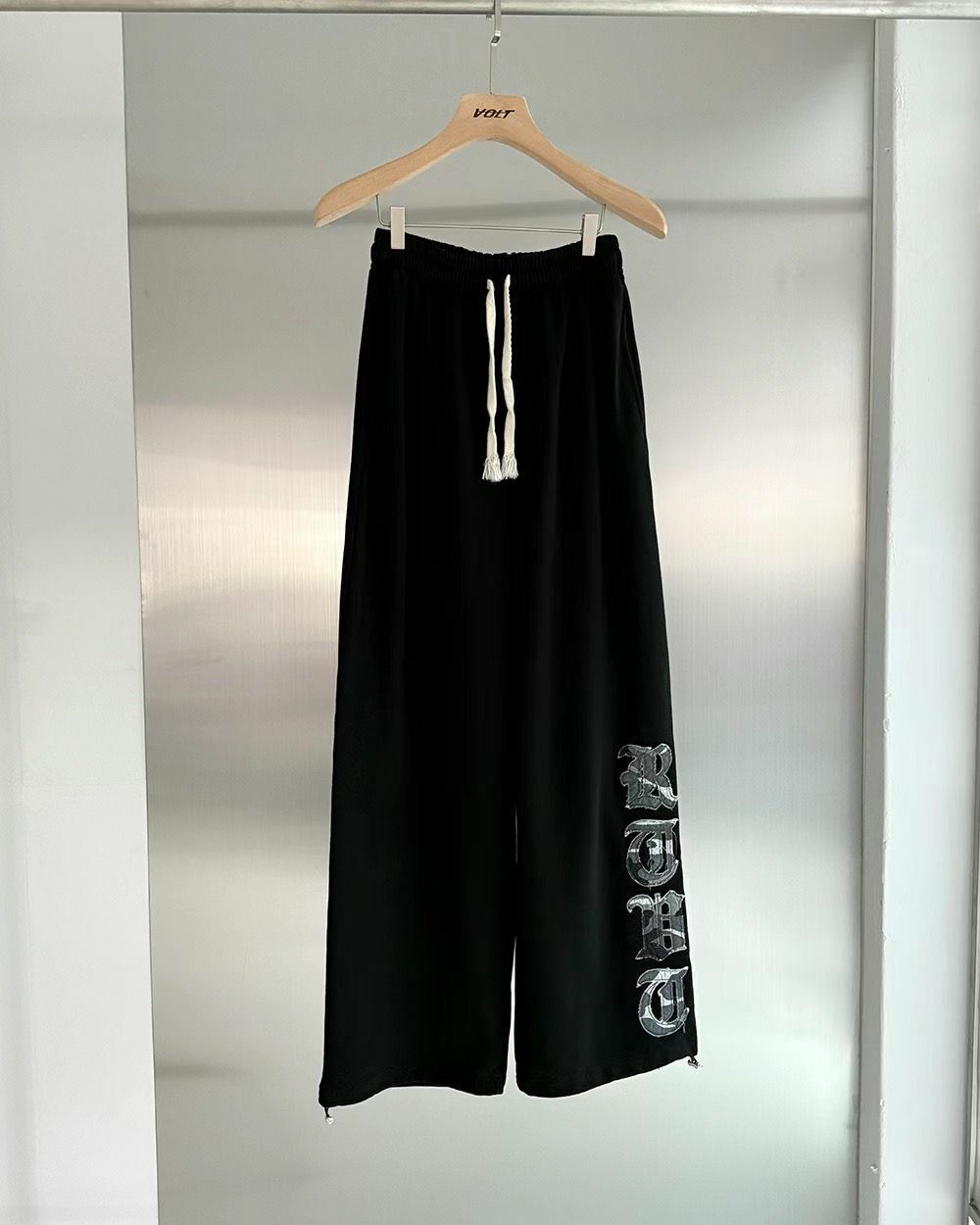 英文字可束腳棉質運動褲 VOLT-079P