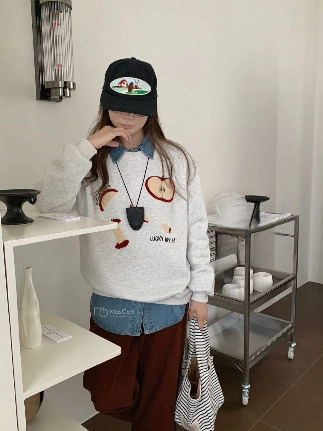 9108 女款蘋果大學T