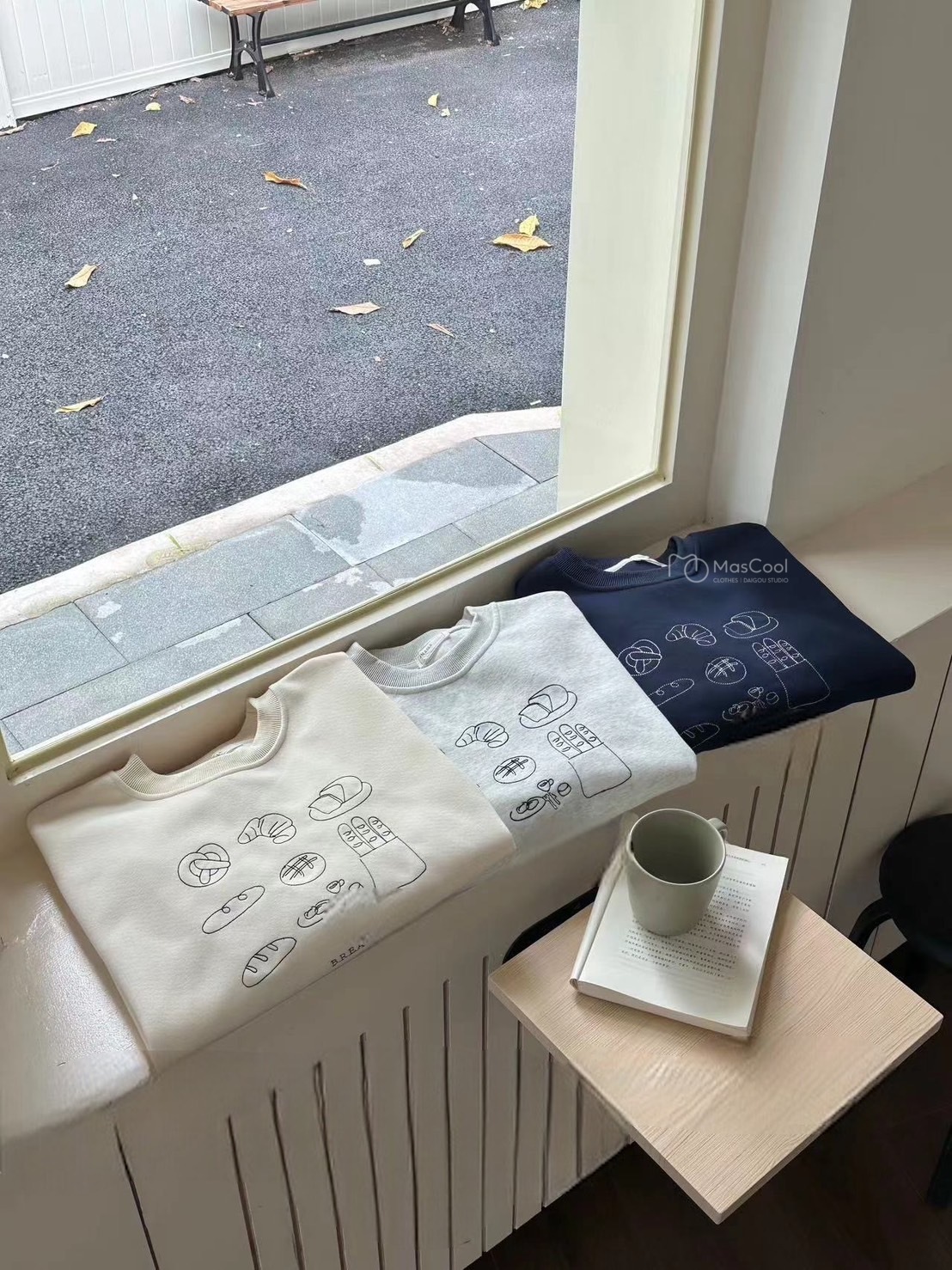 9150 女款麵包吐司大學T