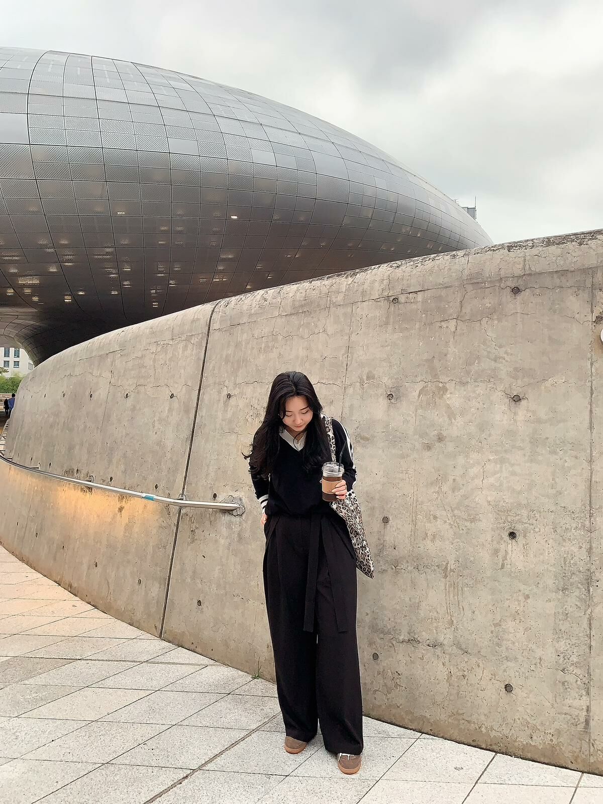 單邊綁帶寬鬆西褲(黑色)