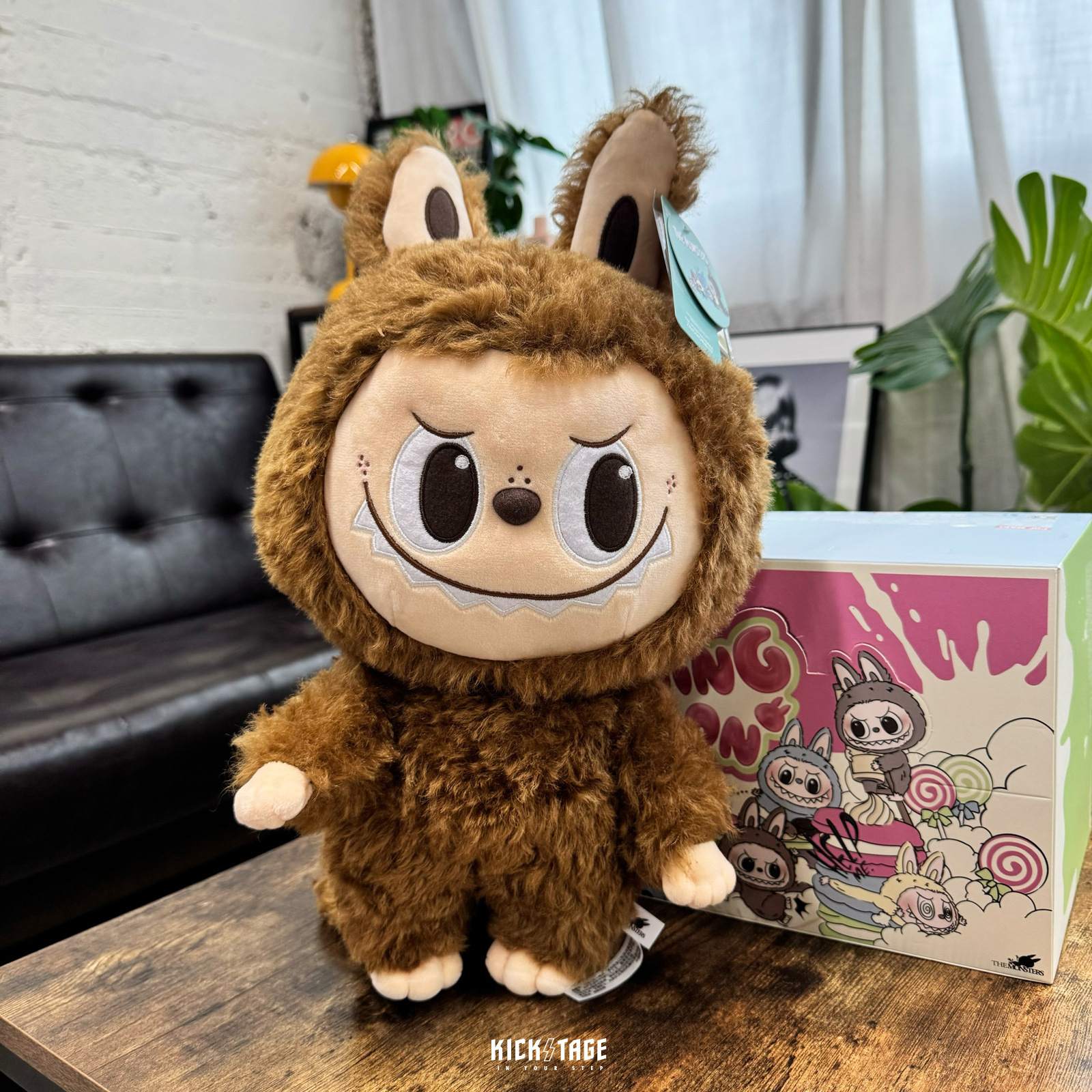 POP MART 泡泡瑪特 北京樂園限定 THE MONSTERS ZIMOMO 大首領 35CM 可動絨毛公仔【PPMT-036】LABUBU