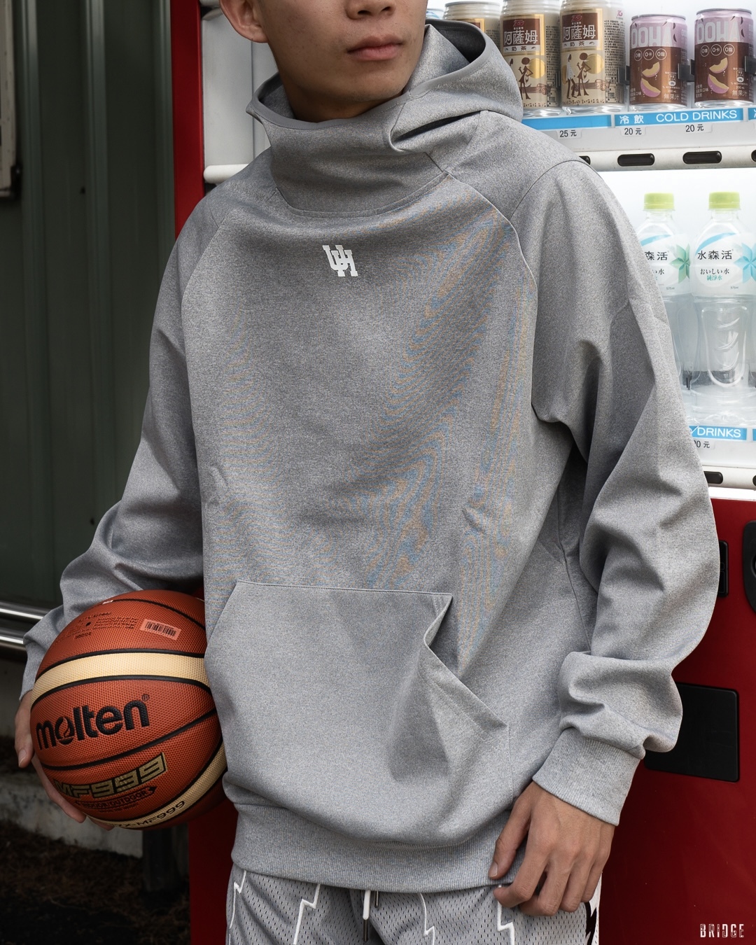 『 +1元 即可加購NIKE襪 』UH 美式剪裁 灰帽T