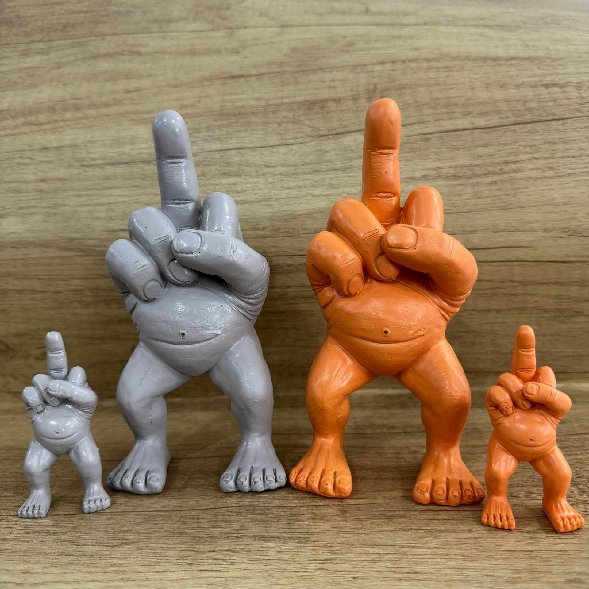 中指人模裝飾公仔