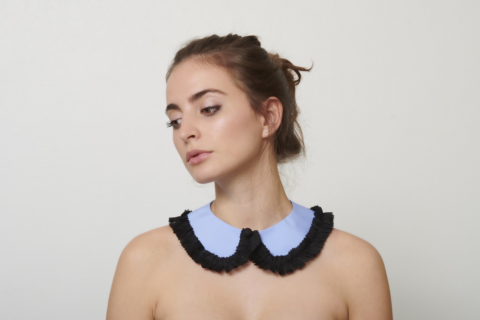 1CI1031-007 CATHERINE OSTI Collar Emy Blue/Black (A-EU-E)
