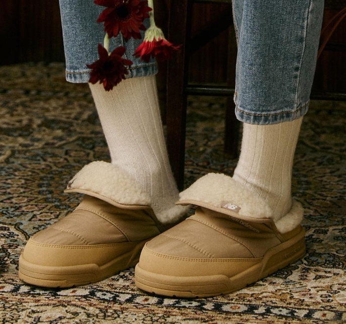 【Luxury】現貨 New Balance FW Purpl nb秋冬新款 麂皮絨毛QQ毛毛靴拖鞋 懶人鞋麵包鞋穆勒鞋半截拖 雪地靴 黑 淺棕卡其 羊羔毛