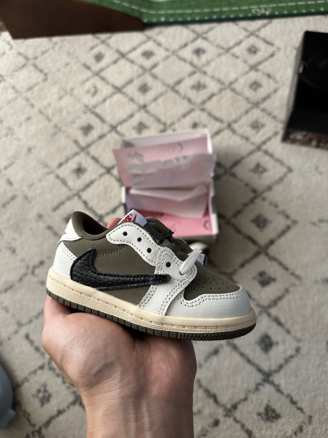 Travis Scott x Air Jordan 1 Low "Medium Olive" 反轉橄欖綠 倒鉤 幼童