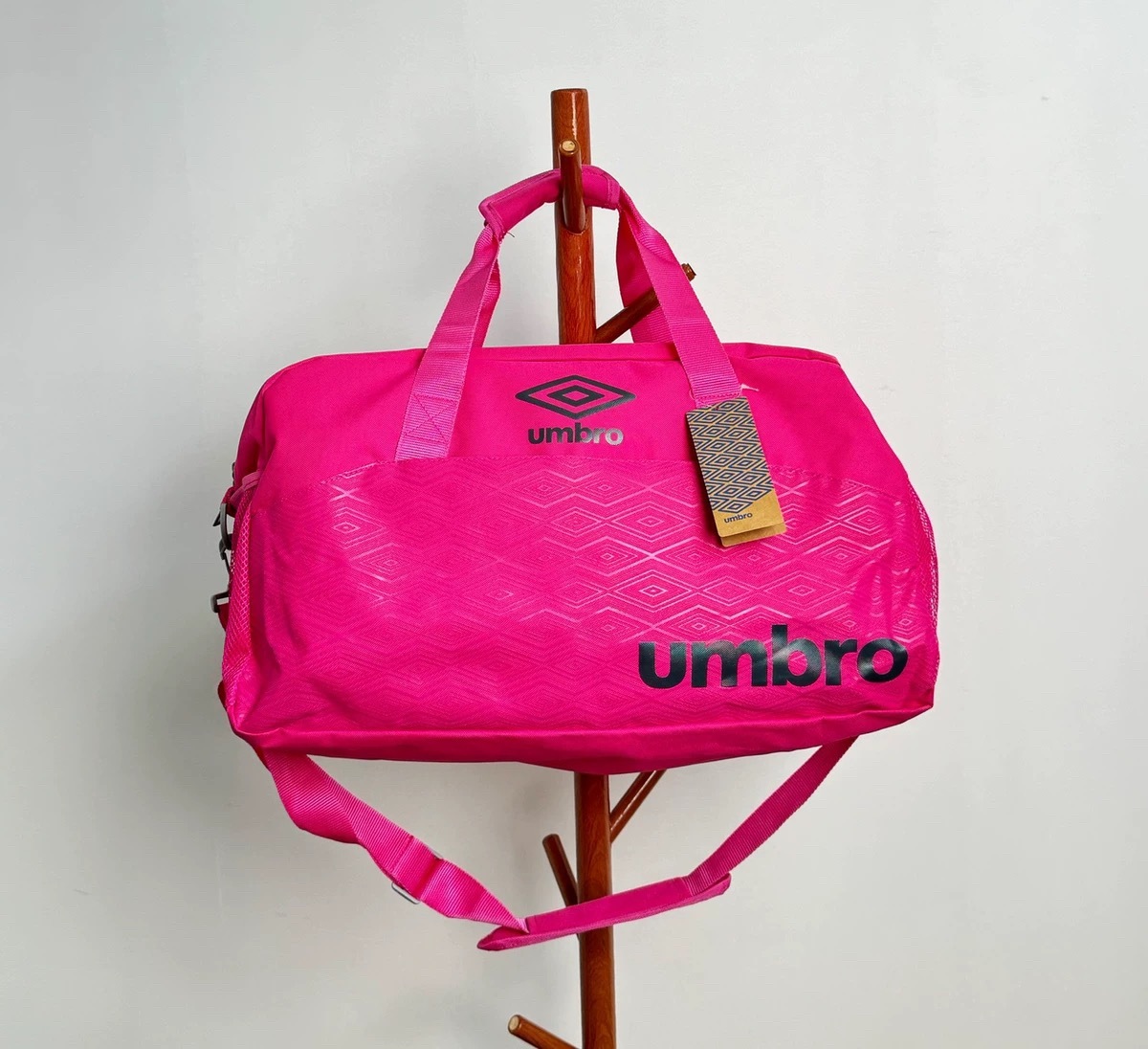 Umbro Duffle Diamond Gym Bag (38L) Pink