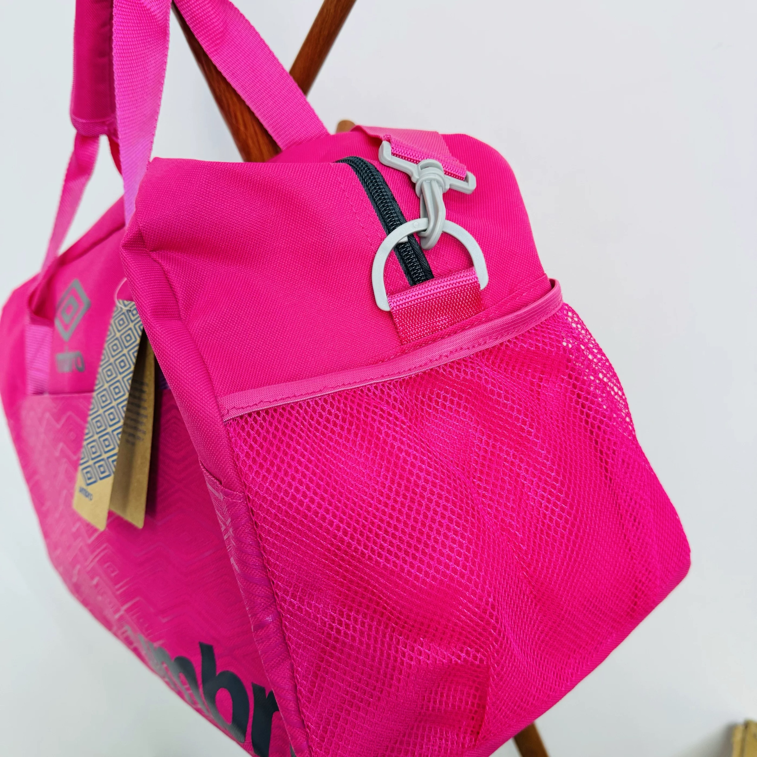 Umbro Duffle Diamond Gym Bag (38L) Pink