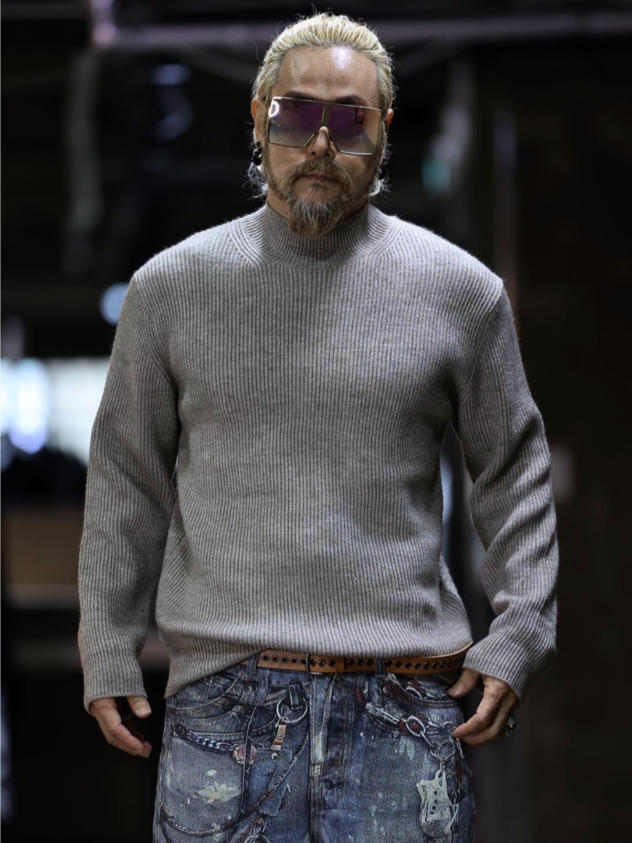 八字圖案小高領針織上衣