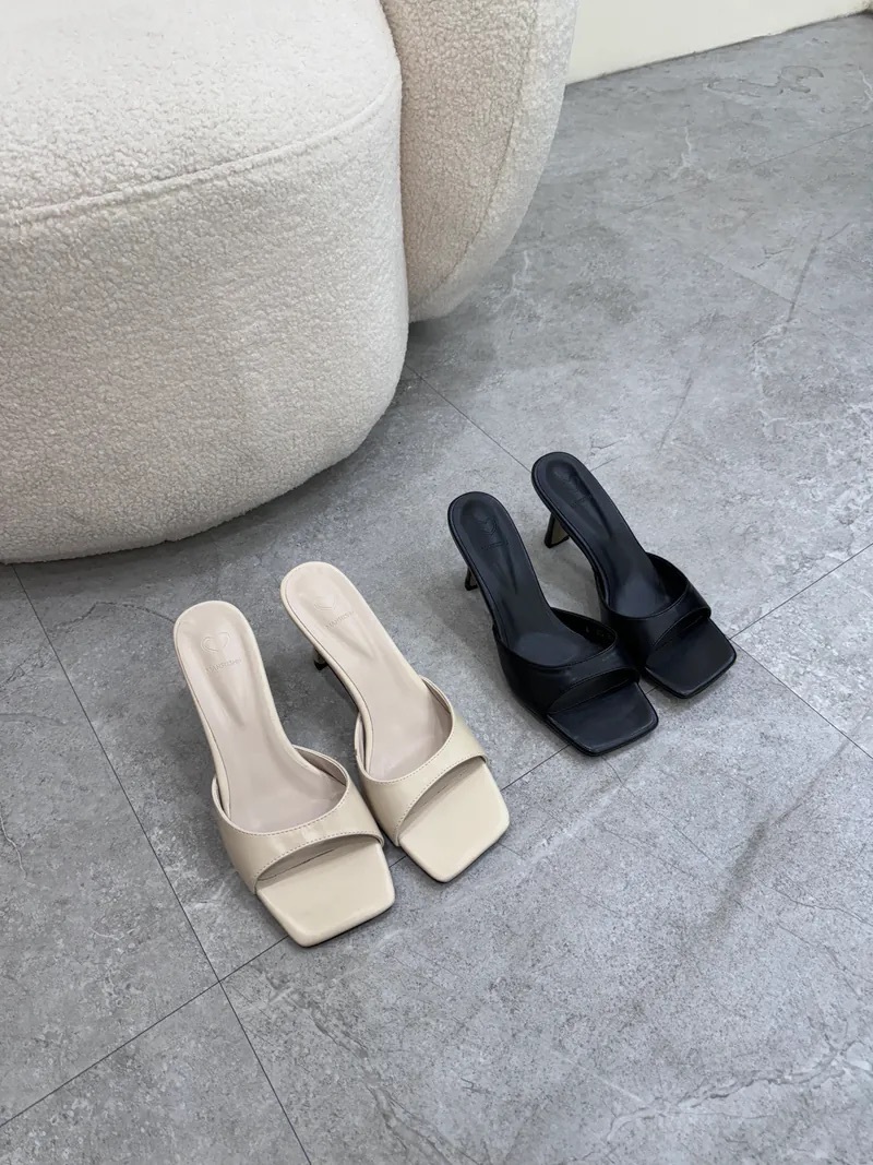 素面低跟涼鞋（版型正常拿即可🤍）