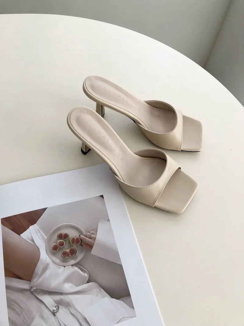 素面低跟涼鞋（版型正常拿即可🤍）