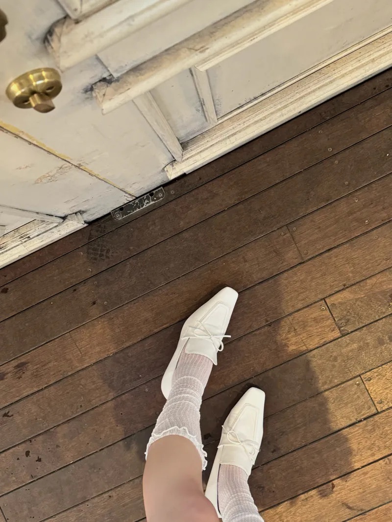 白色巧克力微高跟皮鞋（版型正常拿即可🤍）