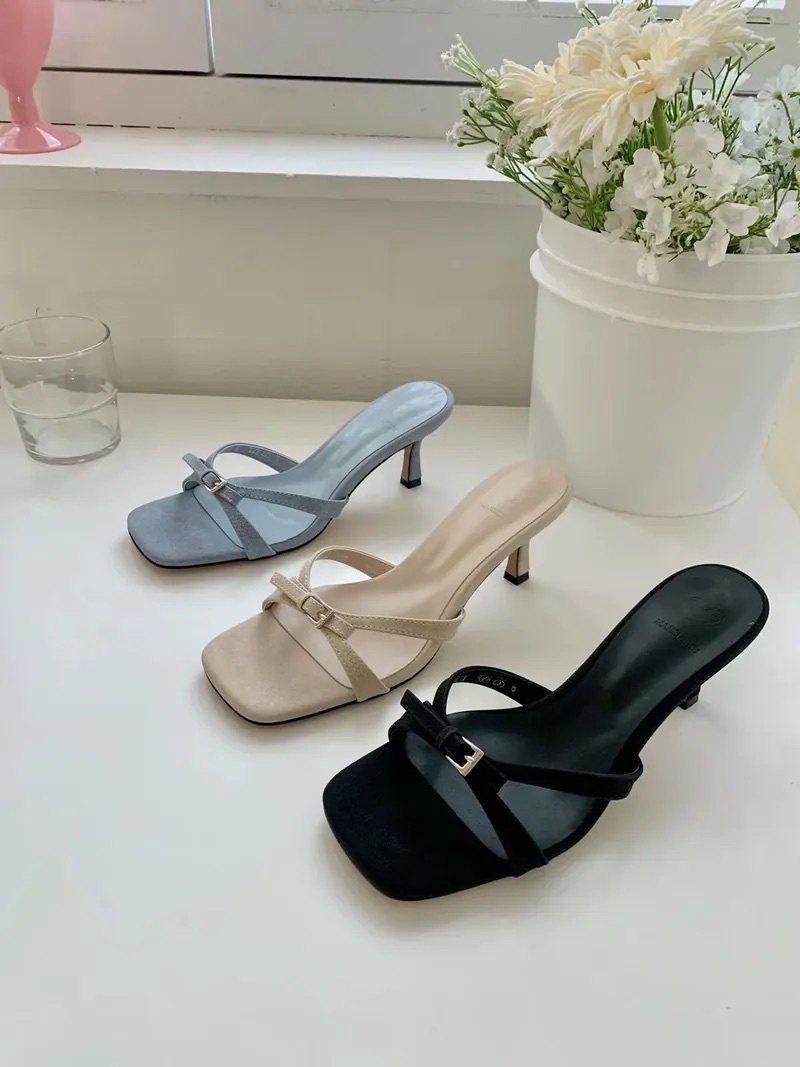 細帶低跟涼鞋（版型正常拿即可🤍）