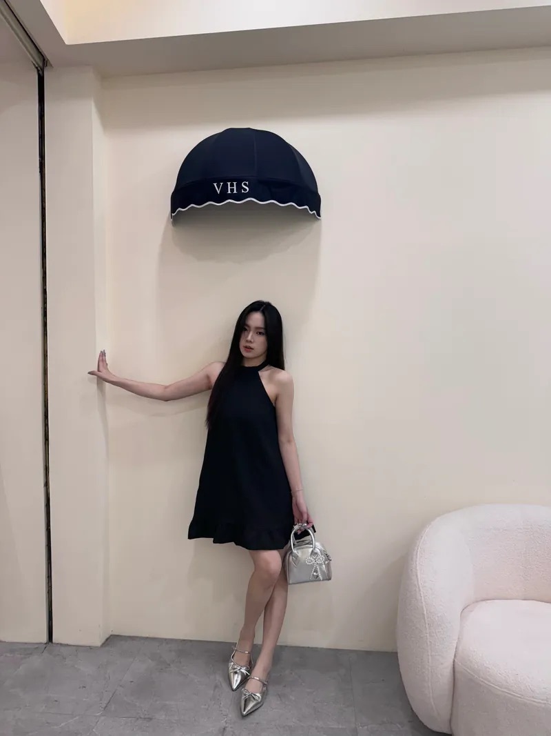 小銀尖頭平底鞋（版型正常拿即可🤍）