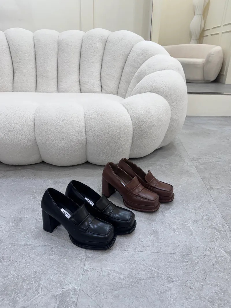 高校美女方頭高跟皮鞋（版型正常拿即可🤍）