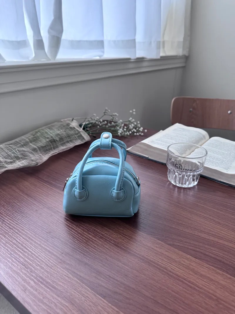 裝可愛小包🩵