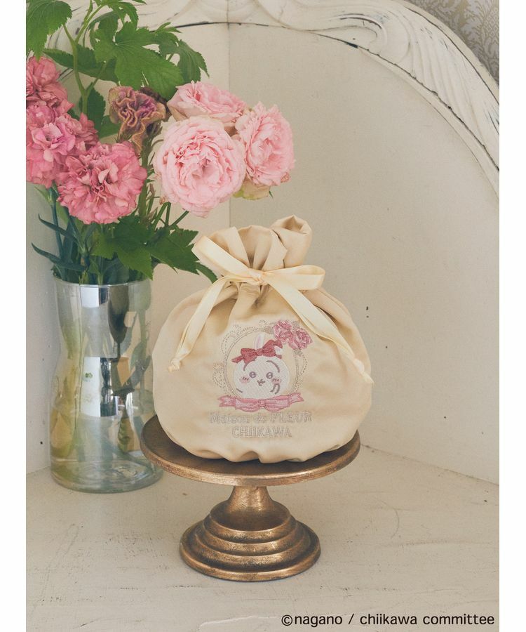 Maison de FLEUR メゾンドフルール 刺繍巾着 ハチワレ 1008A24F0142_l_a001.jpg