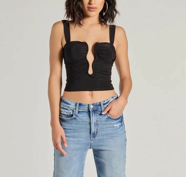 Illusion Party黑色亮絲Cutout金屬環不對稱領短上衣