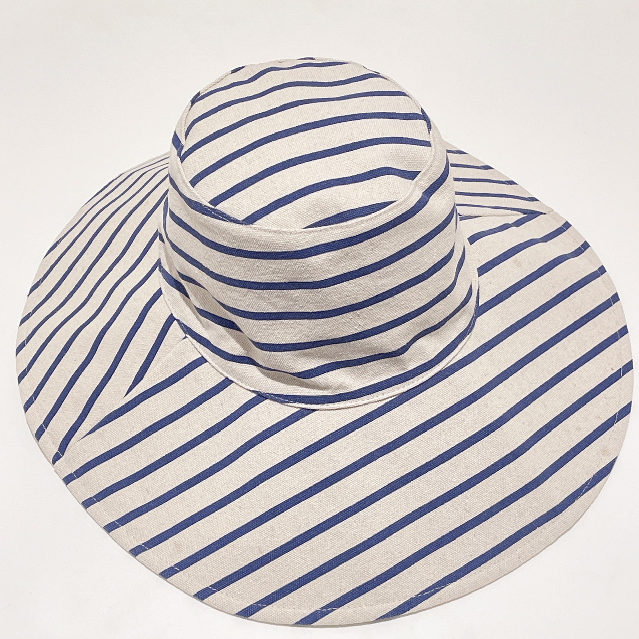 藍條紋遮陽帽